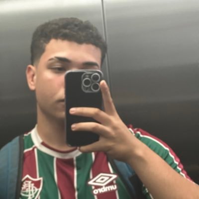 fefo_ffc's profile picture. ser de esquerda é ter uma posição filosófica perante a vida onde a solidariedade prevalece sobre o egoísmo