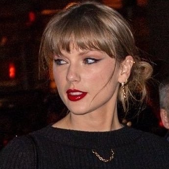 lunarvaIIeys's profile picture. honey, life is just a classroom • new romantics #1 fan