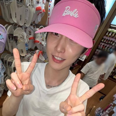 y0oo0oon's profile picture. 정신병 걸렷으니까 말리지마세요 니키가 아니면 안돼요 선우가 아니면 안돼요 승한이가 아니면 안돼요 저 진짜 그러다 죽을지도 몰라요