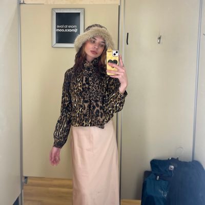 grlspit's profile picture. i beat peggle once and im not afraid to do it again. boob swinger. occasional fibber.