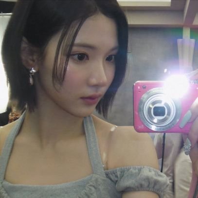 nayarraaaa_'s profile picture. less thinking, more dancing