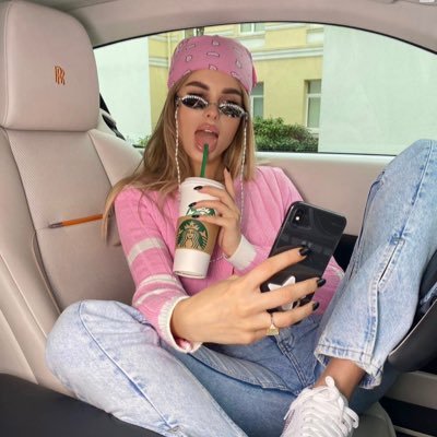 KateEvans1133's profile picture. I'm caring and honesty lady, I'm billionaire I came from wealthy family I came here to help the poor