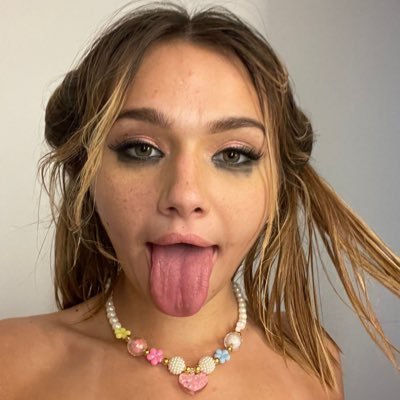 mary_petterson4's profile picture. ✪ 18+ Only ║I only Respond To “Menu” | “Ft” Dm For Info 👻 No Games ༞♫