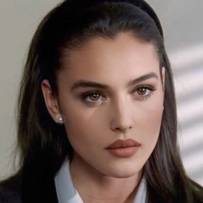 everythingklare's profile picture. surtout, l'élégance