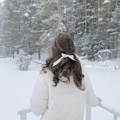 coldprty's profile picture. roblox person idk ❄️