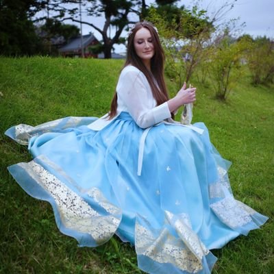 1UponAtimeMG's profile picture. 🌻Always shining with warmth — my constant admiration 🤍
☁️ 🦖
☀️ Is love 🤍 - always...

ig: seoulite_p | tiktok: seoulite_p