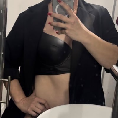 AnaLiaCln's profile picture. Soy de Culiacán… y no, no exageran 🤫 Aquí solo provoco. Lo demás pasa en privado.