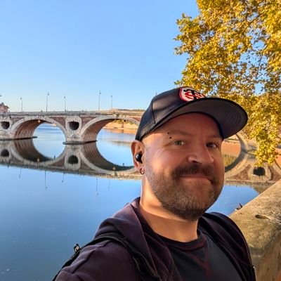 UnMecALaPiscine's profile picture. Ici on dit chocolatine, boudu con !