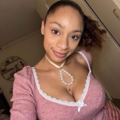 m97256_mary's profile picture. There may be many people that are trustworthy, but only a few are worth trusting with your heart💔choose wisely🙉