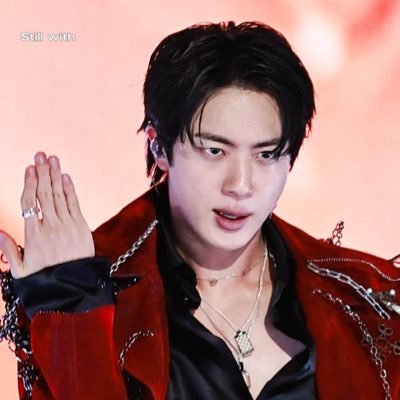 Avrilim12's profile picture. 