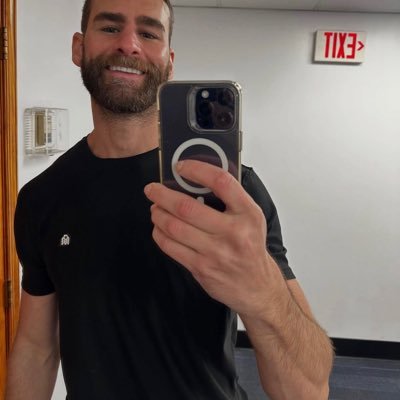 FrankAndre64098's profile picture. 