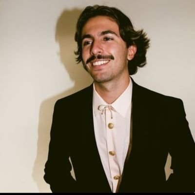 orangedyan's profile picture. 💚 Meu amor, deixa-te estar,
o ar aqui é bem melhor de respirar ﹕੭﹐