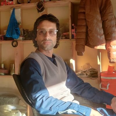 ShamsurReh25083's profile picture. تاریخ آگے بڑھ جاتی ہے لیکن وقت کچھ زخم یاد رکھتا ہے 💔