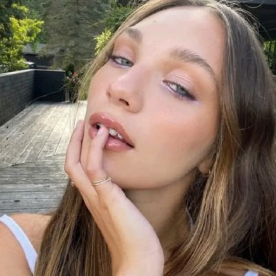 AlisonDadra's profile picture. 