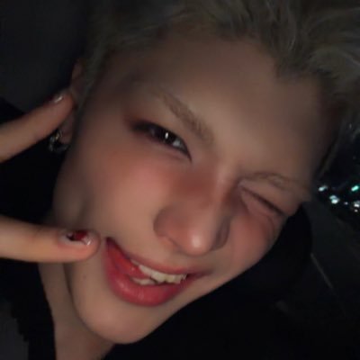 hobis7bracelets's profile picture. can you look at me cause i’m blue and gay // minors dnf