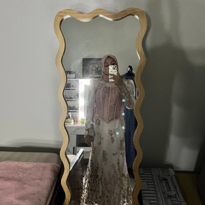 khusnulres's profile picture. 