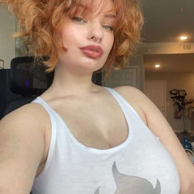 Aaronvivia36121's profile picture. 