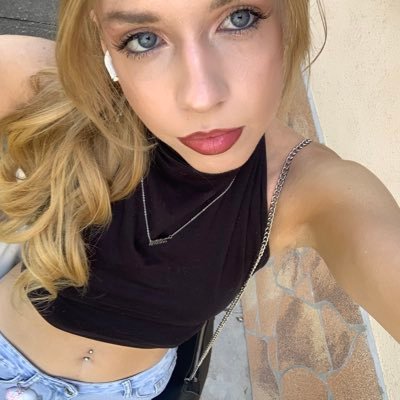 eva_halaszi's profile picture. 