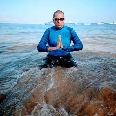 _gualro's profile picture. La vida esta llen(a) de (m)ens(a)jes subli(m)inal(e)s 
•Pintura Abstracta •Polifacético •Temas Paranormales •Tenis •Forense  •Atardeceres