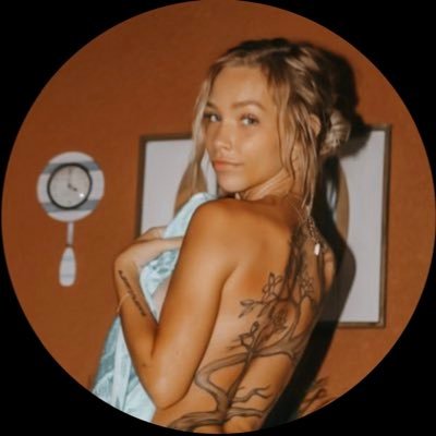 skyemaire2's profile picture. / your favorite 4’11 blonde🤍| Click the link below for all of the ways to chat with me