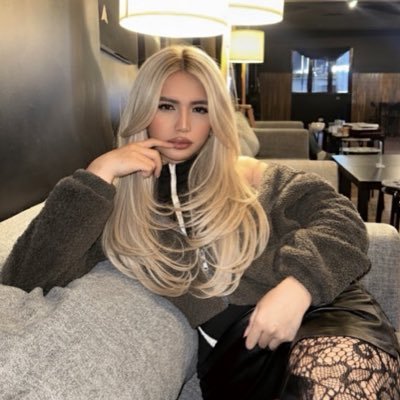 urmomsksksk's profile picture. 