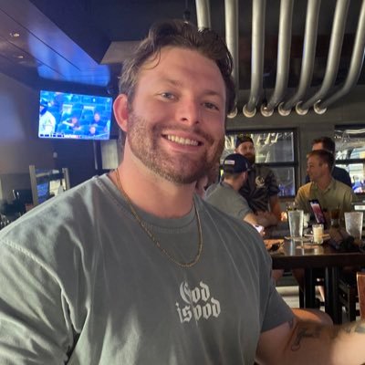 talonguidry's profile picture. shitposter who likes lifting heavy circles