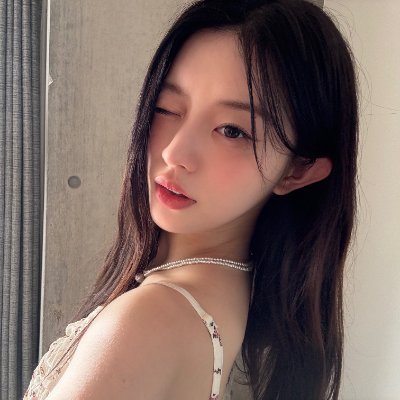 Parzkminju's profile picture. Shines as @pawllitz pretty Chicsters.