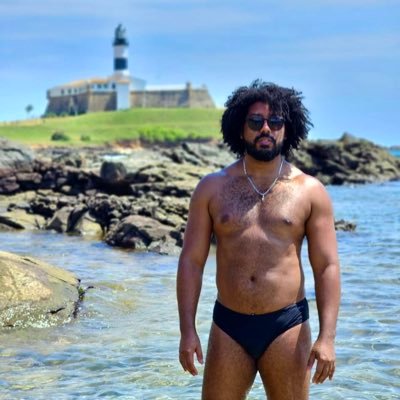 lurodriguesslv's profile picture. Escorpiano torto, LGBTQIA+, quase uma POC, que fala muita besteira e o que pensa. Cuidado sou ácido.