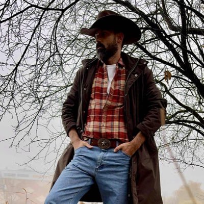 eMThing_'s profile picture. Wine is fine, but whiskey is quicker. Old enough to remember dial-up internet.