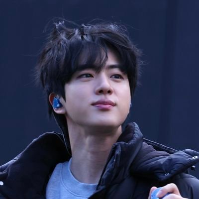 aikiwiou's profile picture. crossed legged in the dim light everything was just right