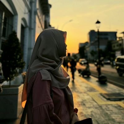 endahwjaya's profile picture. A millennial juggling life through books, movies, deadlines, and tasty treats.