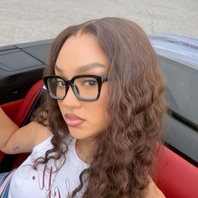 envyvelour's profile picture. 