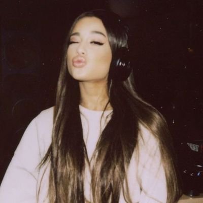 tweetsofag's profile picture. old Ariana Grande tweets from any era of her Twitter.