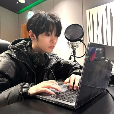 y4ngjj's profile picture. written by the heart and brain | echoes of yuki: @alastantine ₊˚ʚ ᗢ₊˚✧