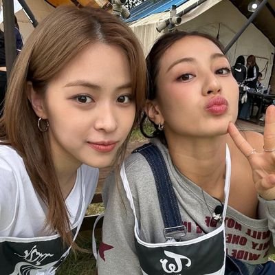 seulgzyo's profile picture. sempre aclamando mulheres, cadelinha de girl groups
seulgi jihyo mina yujin utt