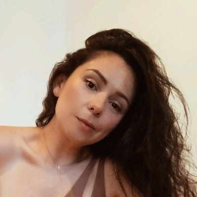 MileDuque's profile picture. Autora de La Menstruación es un Superpoder, periodista y emprendedora. Conoce mi web👇