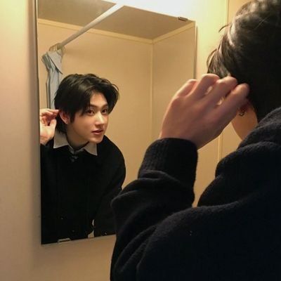 kyeuniverse's profile picture. flipping the world with #킥플립