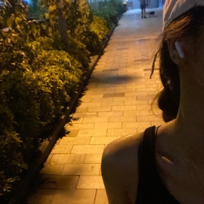 Mizukizqz's profile picture. スウェーデンで触れた静かな時間が、投資の視点と生活のリズムを整えてくれました。
今は日本語を学び、日本への旅を計画中です❄️🇯🇵📈