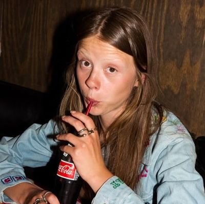 heythereyasmi's profile picture. my only girlfriend, it's rosie. ♡ https://t.co/IRsIYVY8fN