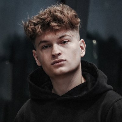 kamilsambora's profile picture. Graphic designer 🎨🖌️ Working with @CANALPLUS_SPORT, @Rakow1921, @Transferyinfo 📧 ksamboragraphic@gmail.com