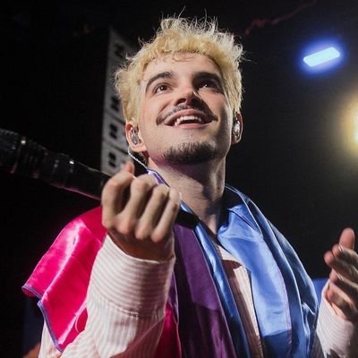 SHOWB0YLIFE's profile picture. - 𝒂𝒍𝒍 𝒎𝒚 𝒘𝒉𝒊𝒕𝒆 𝒅𝒊𝒂𝒎𝒐𝒏𝒅𝒔 𝒂𝒏𝒅 𝒍𝒐𝒗𝒆𝒓𝒔 𝒂𝒓𝒆 𝒇𝒐𝒓𝒆𝒗𝒆𝒓..                                      - 𝒉𝒆/𝒉𝒊𝒎