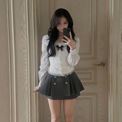 isamovingyon's profile picture. ENG. 𝐈𝐬𝐚 𝐋𝐞𝐞, the kitty 🐱 #after STAYC, is a delicate daydream 🫧