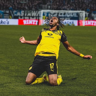 Chris_BVBxWWE's profile picture. All I know is Pain bc I‘m a Borussia Dortmund Fan 💔. 🖤💛 HEJA BVB
