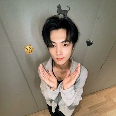 rsoesrie's profile picture. 