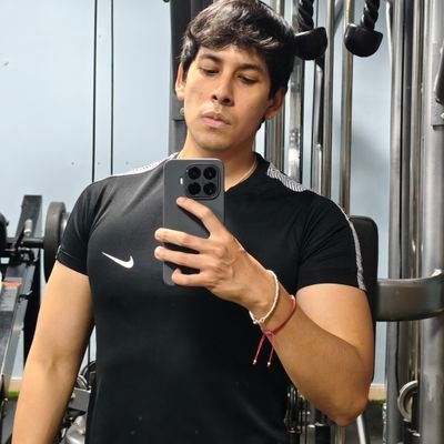 RenzosBack's profile picture. aca se promueve el consumo de grasa, la toma de vino, el tener un metabolismo rapido y la escucha de taylor swift