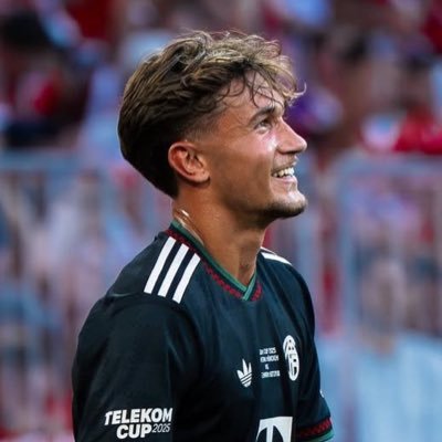 KnoX822's profile picture. | Bayern Monachium❤️🤍 || Kibic Bayernu❤️ || Sextuple winners🏆 || Mia San Mia || Musiala💎🌟 | Redaktor @_GPoludnia