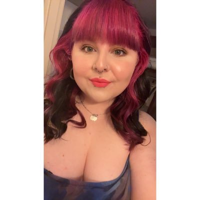 christinathomo_'s profile picture. 27 // Glasgow Celtic 🍀 // JLS 💙❤️💚💛