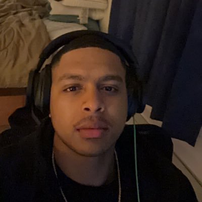 D9nzel's profile picture. x security engineer
                #FTTB