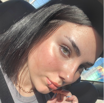 emzhosseinilwd's profile picture. heyyy im Emma
last acc got banned... help a girl out? so msg me? or follow me? dont be shy lmao