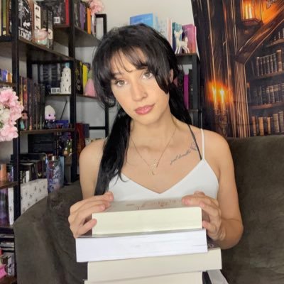 MooMooChey's profile picture. Lotus Alliance💜 | Check out my Twitch❤️ | probably reading a book 📚 | | TFT Lover🥰
